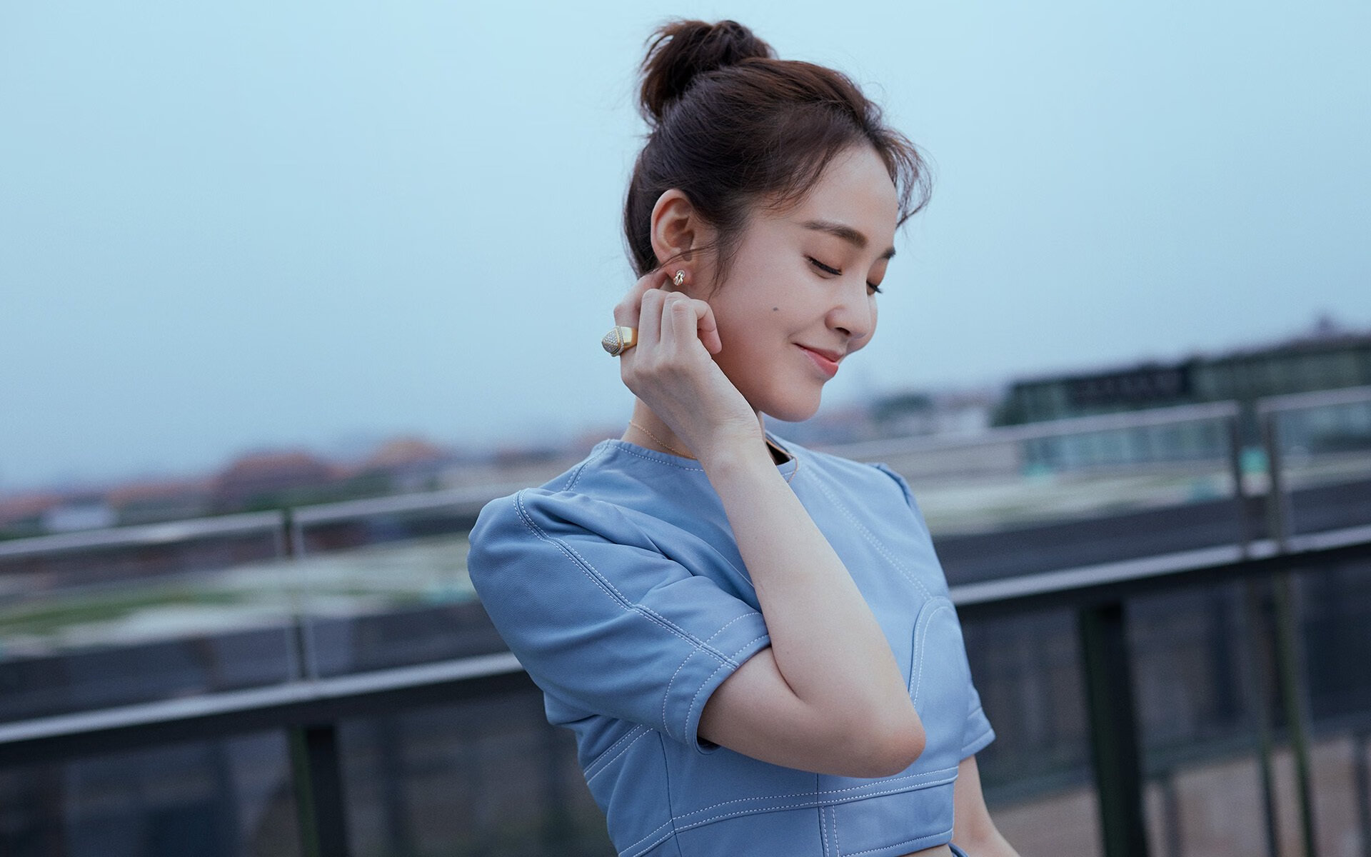 24小时疯狂追逐：夜色中WRC激烈追赶赛场实录，24小时疯狂歌曲