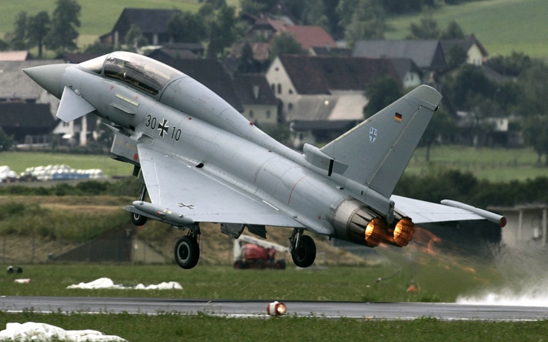 开云kaiyun-以足球为题材的艺术展览在全国巡展，弘扬体育精神和地方文化，以足球为主题的作品